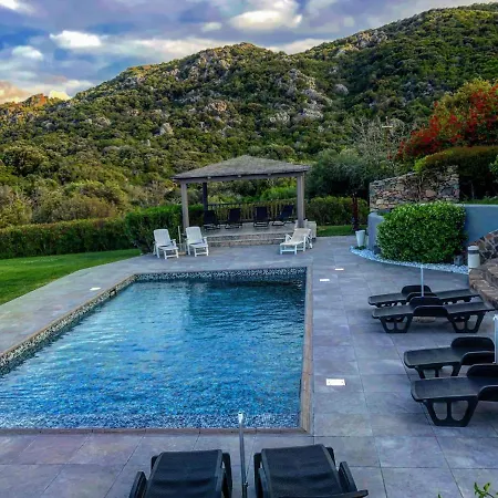 Spartaco Eco Retreat San Pantaleo ゲストハウス