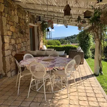Spartaco Eco Retreat San Pantaleo ゲストハウス 4*