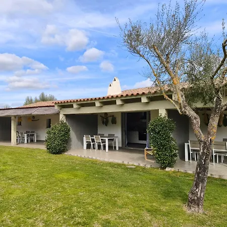 Spartaco Eco Retreat San Pantaleo ゲストハウス